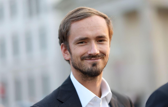 法网力克拉沃尔杯,梅德韦杰夫惊艳四座 法网力克拉沃尔杯,梅德韦杰夫惊艳四座