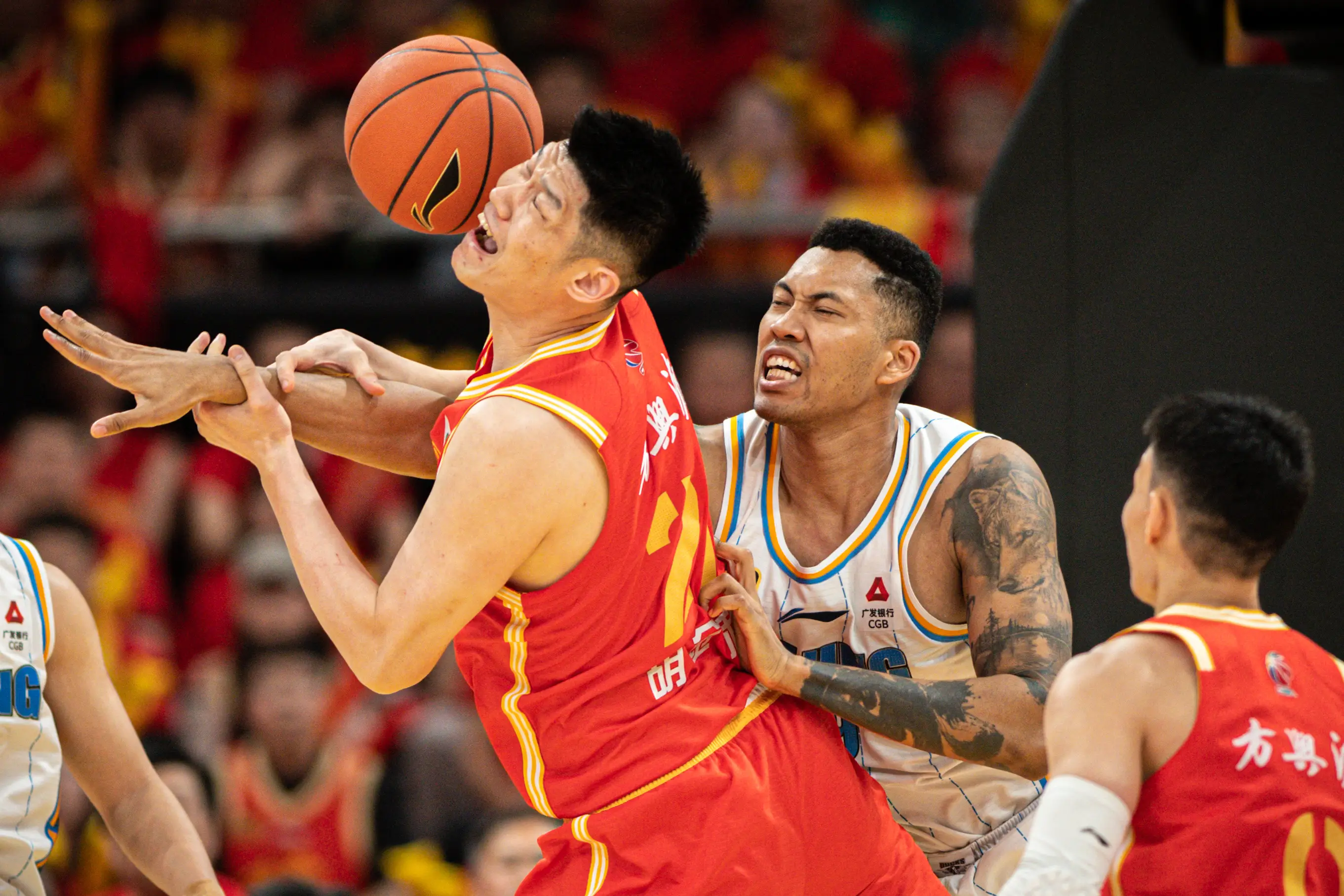 开云官网-上海队力克北京队，莫兰特扛起全队