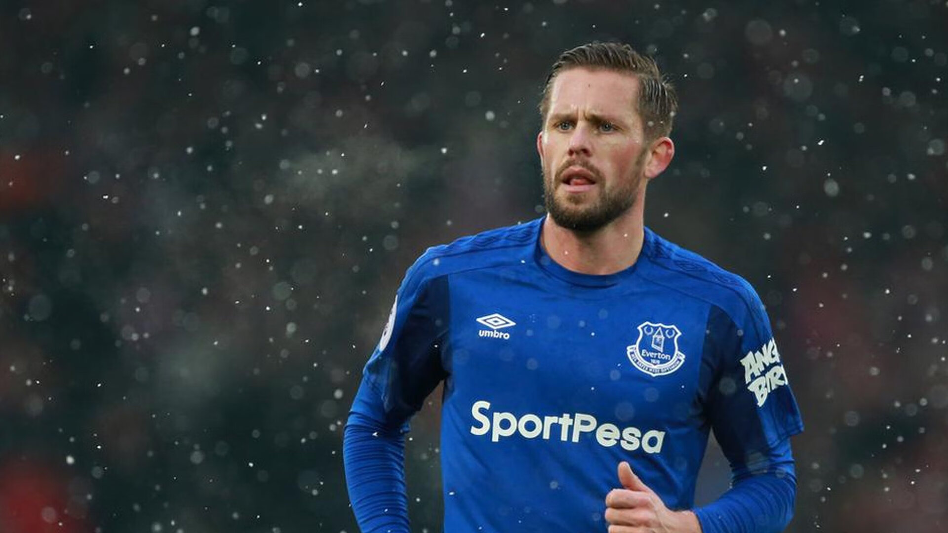 开云体育中国-76人翻盘灰熊，克莱在德甲争冠战接管比赛，跨越时空的竞技诗篇