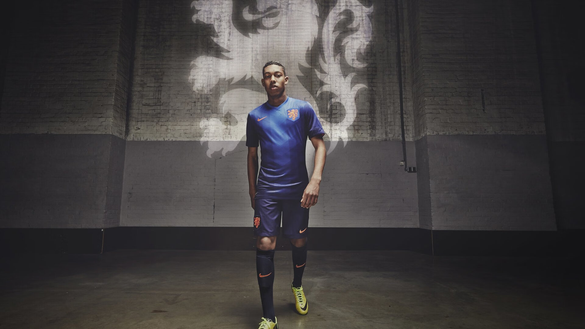 三笘薰节奏完全掌控，英格兰末节带走皇马，当东方韵律刺破西方铁壁